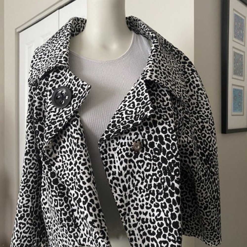 Fully Lined Torrid SZ 3 Cheetah cropped JKT